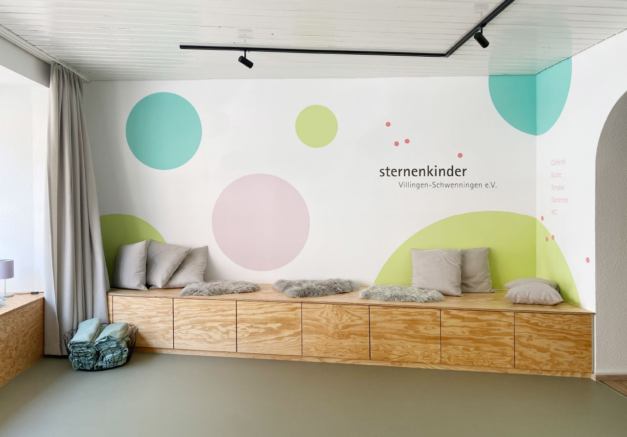 Sternenkinder Villingen-Schwenningen e.V., Kommunikationsdesign, Corporate Design, Grafikdesign, Signaletik, Wandgestaltung, Raumgestaltung, Kommunikationsdesign Konstanz, Barbara Kuberczyk