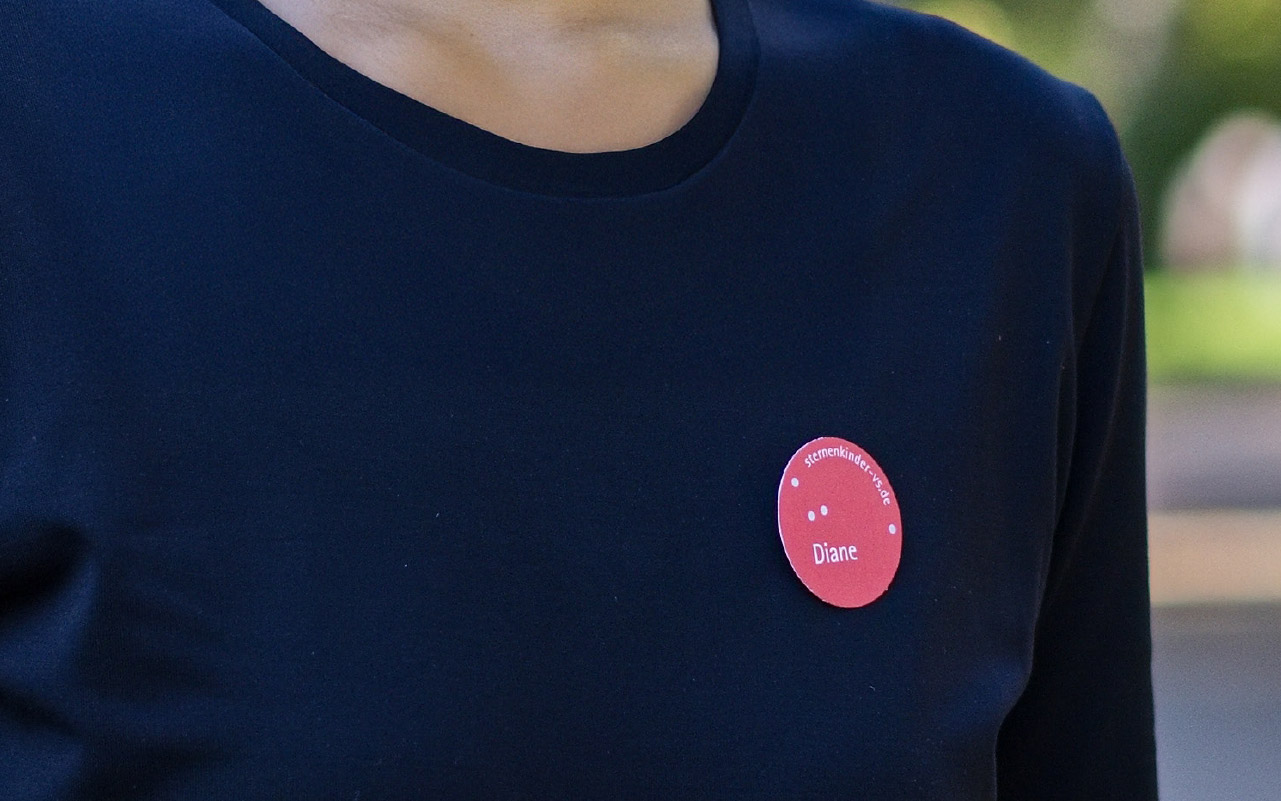 Sternenkinder Villingen-Schwenningen e.V., Kommunikationsdesign, Corporate Design, Karton-Button, Kommunikationsdesign Konstanz, Barbara Kuberczyk
